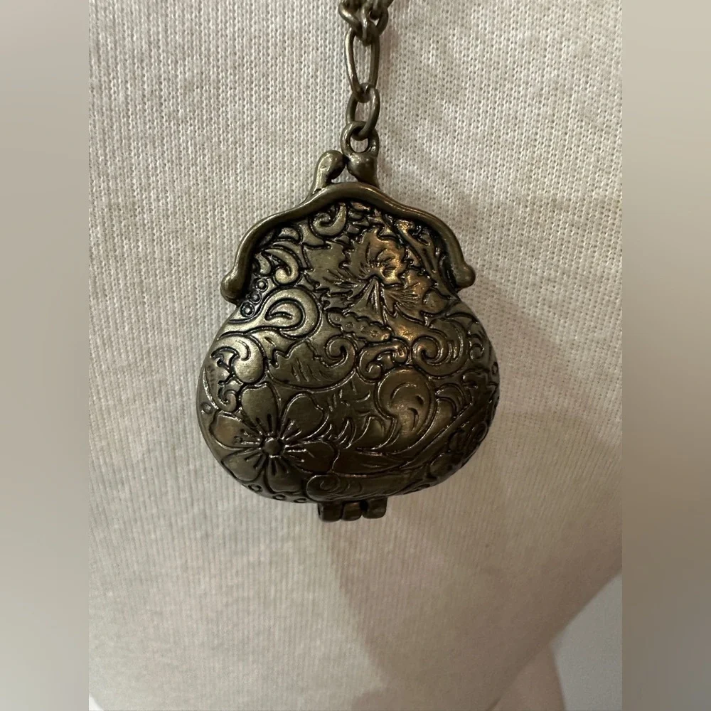 Vintage Magnetic Purse Pendant Necklace, 29 1/4” Chain, Brassy Tone